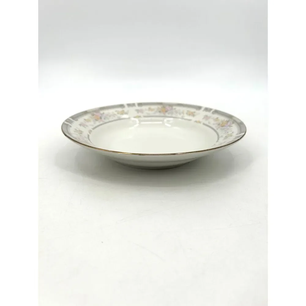 FARBERWARE Vintage 1992 Fine China White Floral Southampton Shallow Soup Bowl 8